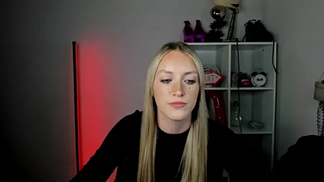 EvelynBlond webcam
