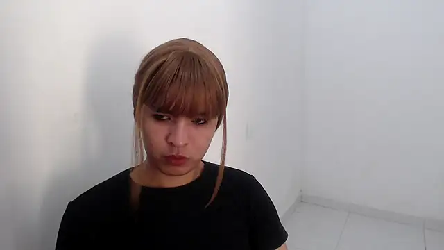 estefania224 live cam