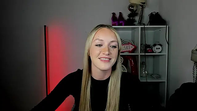 EvelynBlond webcam