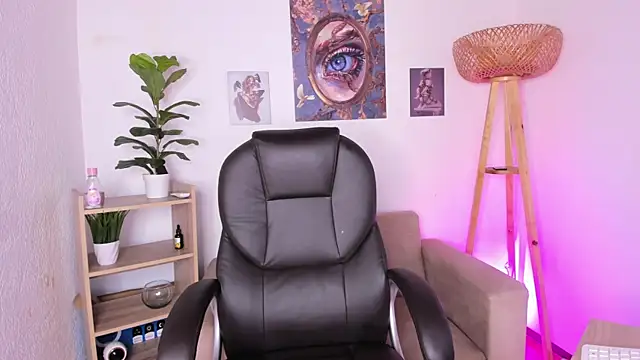 NaomiSaenz_ webcam