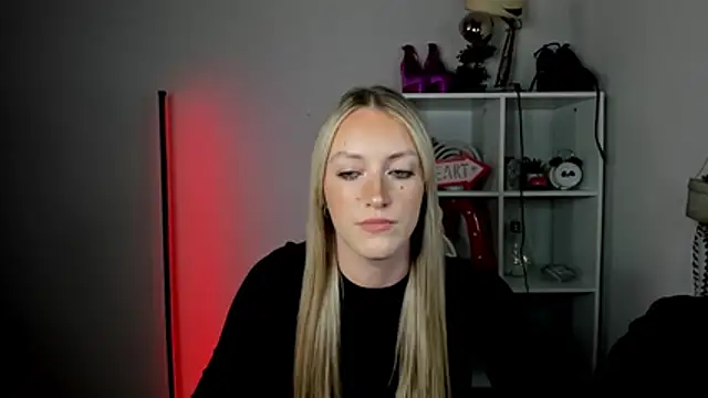 EvelynBlond webcam