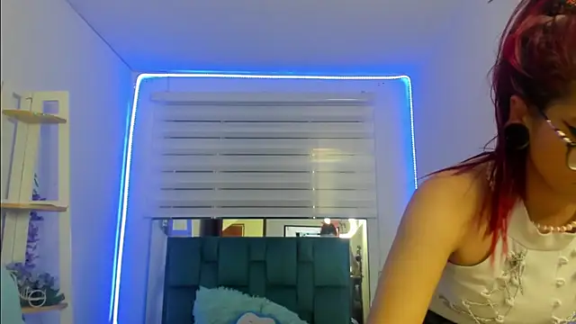 Sara_Red_X webcam