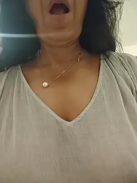 NakedMILFx live cam