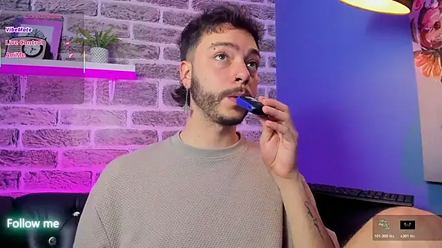 noah_ricci webcam