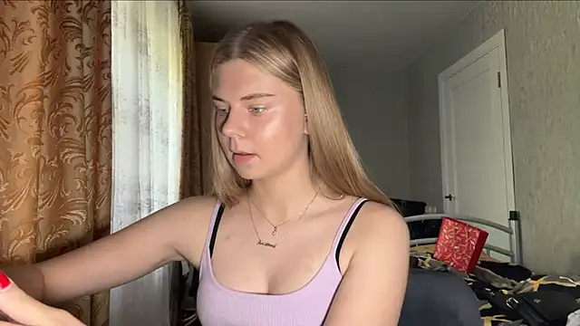 HoneysPiee webcam