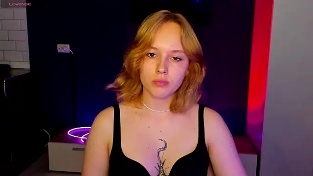 rikkitikkitavik - Rikkitikkitavik's free webcam - UK Sex Cams