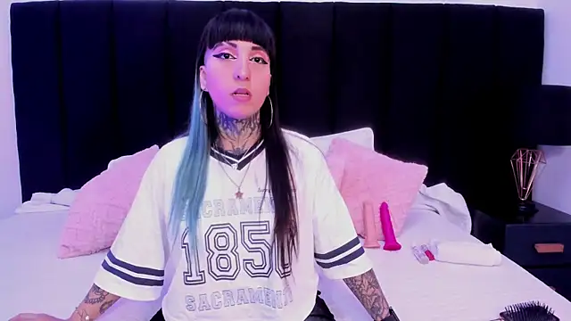 izzy_moon7 webcam