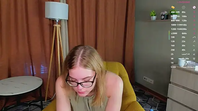 BlondeBombX live cam