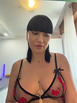 MysticCleo Live Webcam on Stripchat