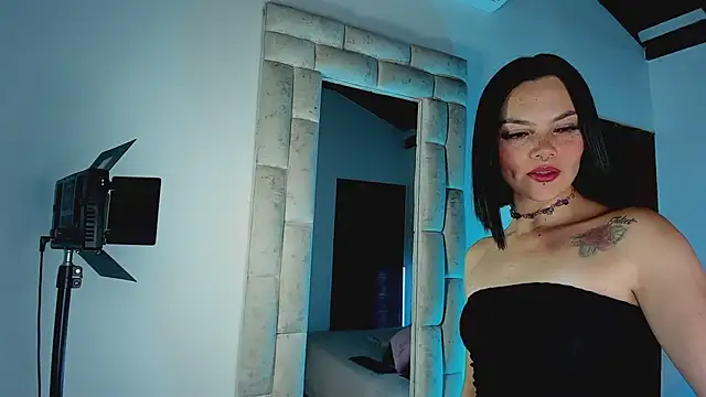 HollyGrey_