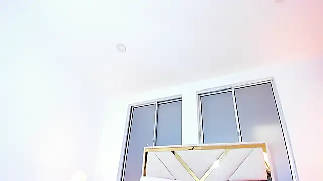Silvanna-Casstro live cam on StripChat