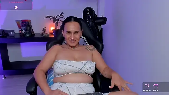 Sara_Charmy live cam on StripChat