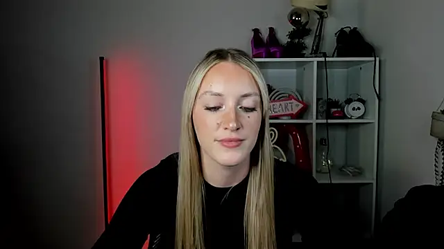 EvelynBlond webcam