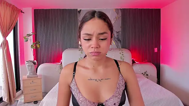 carolinefyre - CarolineFyre's free webcam - UK Sex Cams