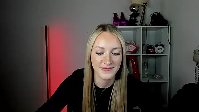 EvelynBlond webcam