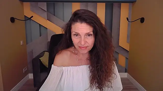EllaLong webcam