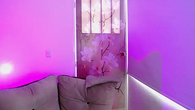 milfrousse - Milfrousse's free webcam - UK Sex Cams