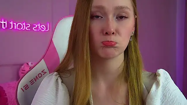 AgataFoxley webcam