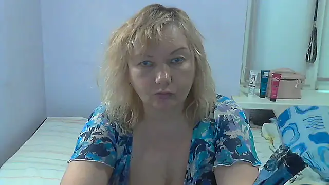 Lusi-777 live cam on StripChat