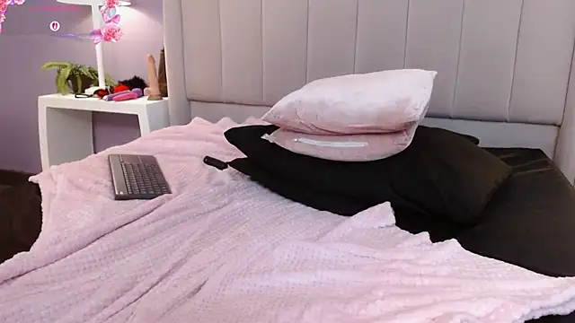 Lolagolden1 webcam