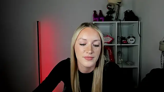 EvelynBlond webcam