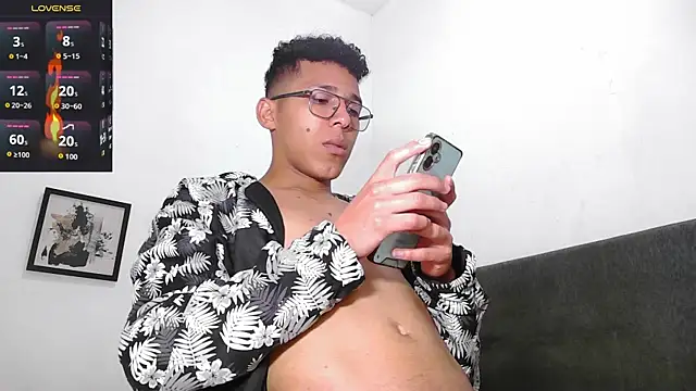 iam_corbin - Iam_corbin's free webcam - UK Sex Cams