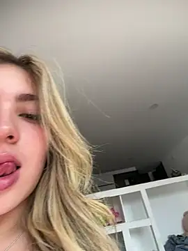 cloee_rainbow1 (F teen) - A sexy dance for us + shake ass 🍑🥵
