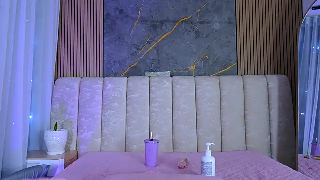 mia_scot webcam
