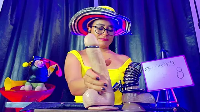 MistressSlut1 live cam on StripChat