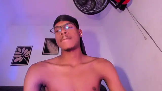 criss_zuri webcam