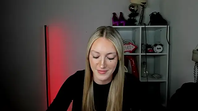 EvelynBlond webcam