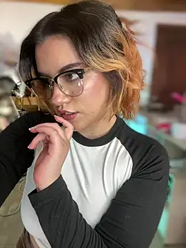 NikkiNix webcam