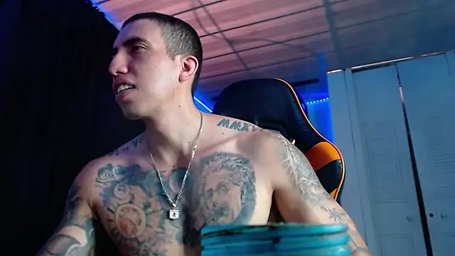 Adam_Hudsond webcam