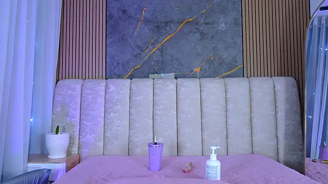 mia_scot webcam