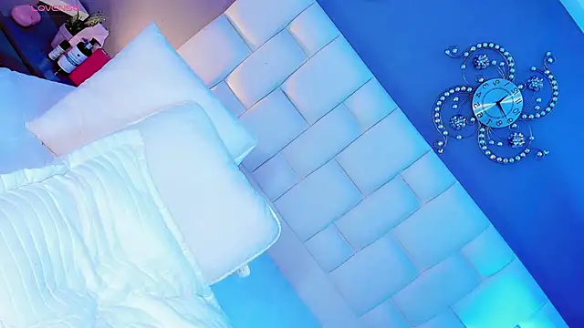 Kisses_Sophia webcam