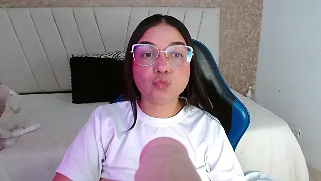 AliceSmity__ webcam