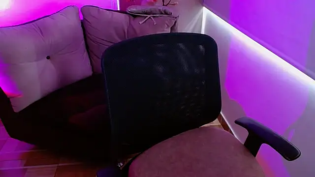 milfrousse webcam