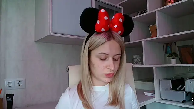 Jolenneky live cam on StripChat