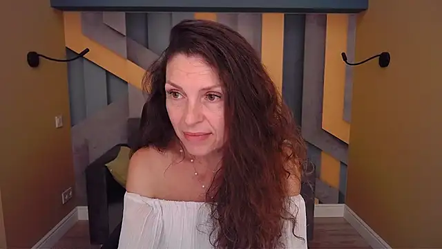 EllaLong webcam
