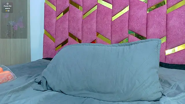 hornyhousekeeper_ (F young) - play pussy and big squirt