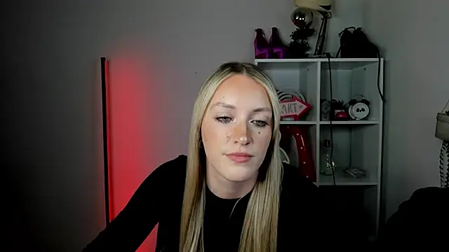 EvelynBlond webcam