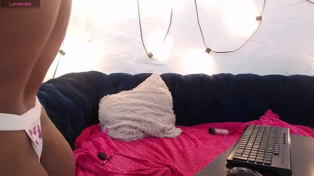 AprilyCrystal2 webcam