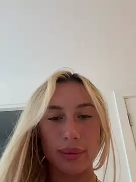 SexySaraxxoo Live Webcam on Stripchat