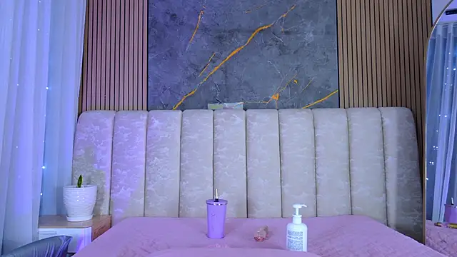 mia_scot webcam
