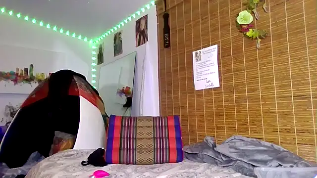 cosmicuddler webcam