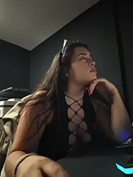 MissNyraSecret webcam