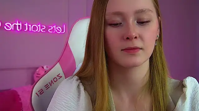 AgataFoxley webcam