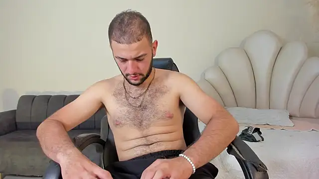 MaximusClark live sex cam