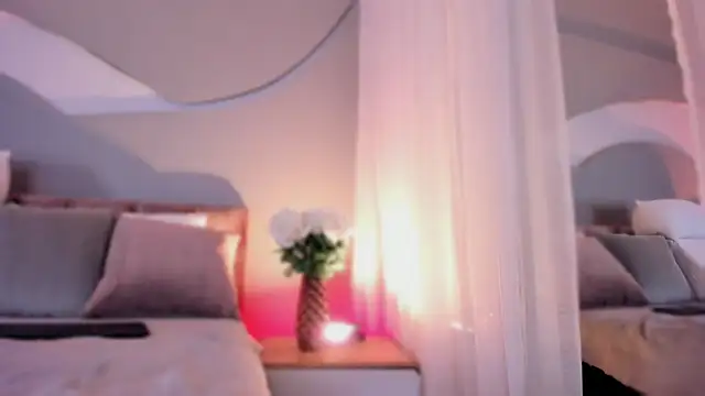 Nicolle_W webcam
