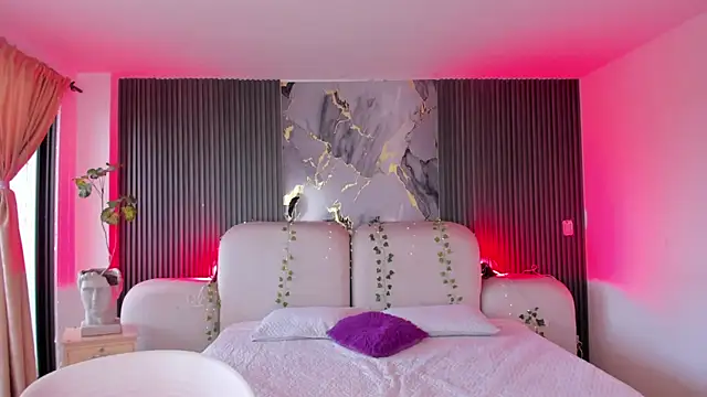 CarolineFyre webcam